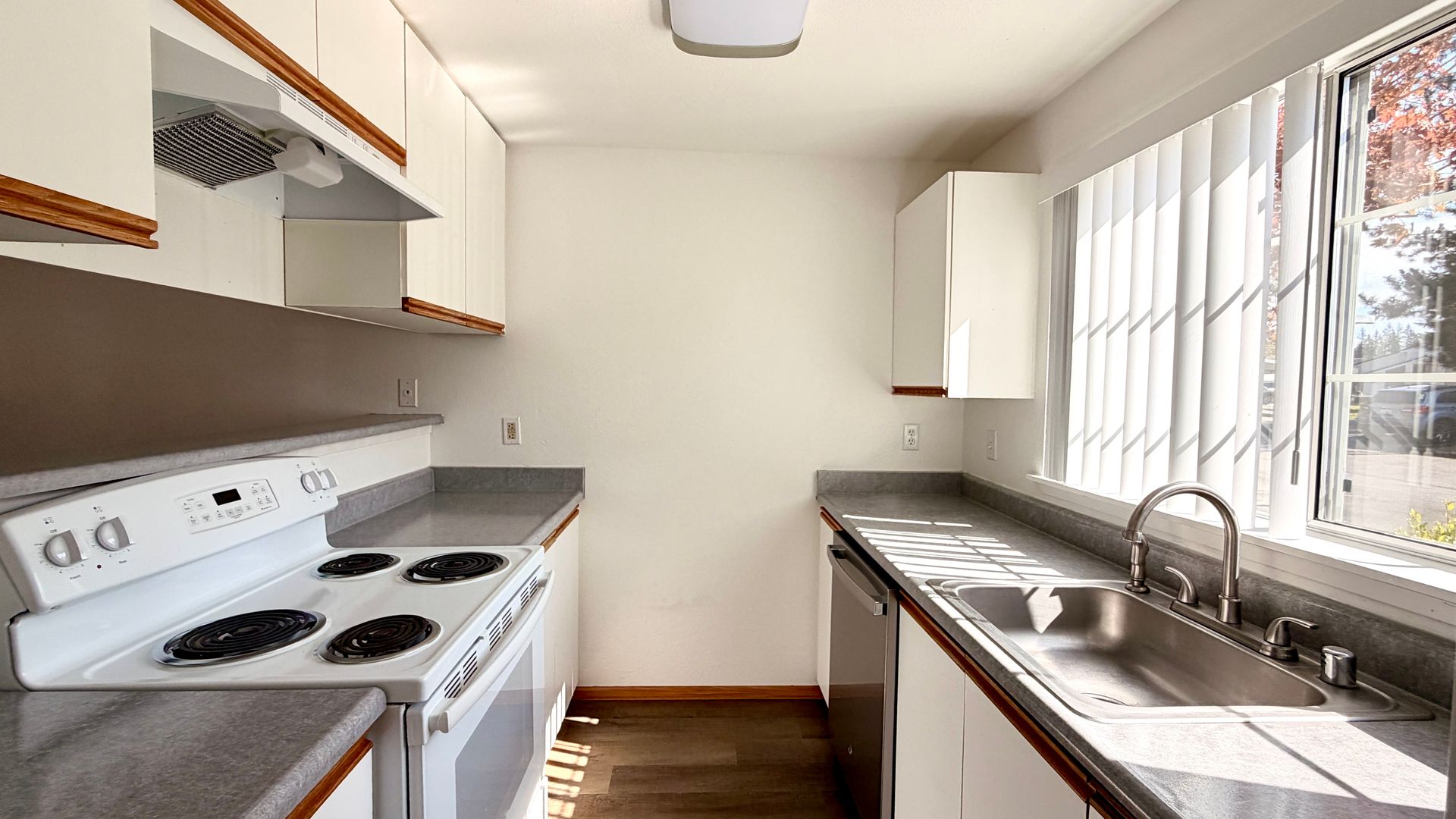 Auburn Apartment: 3702 Auburn Way S, Leasing Office