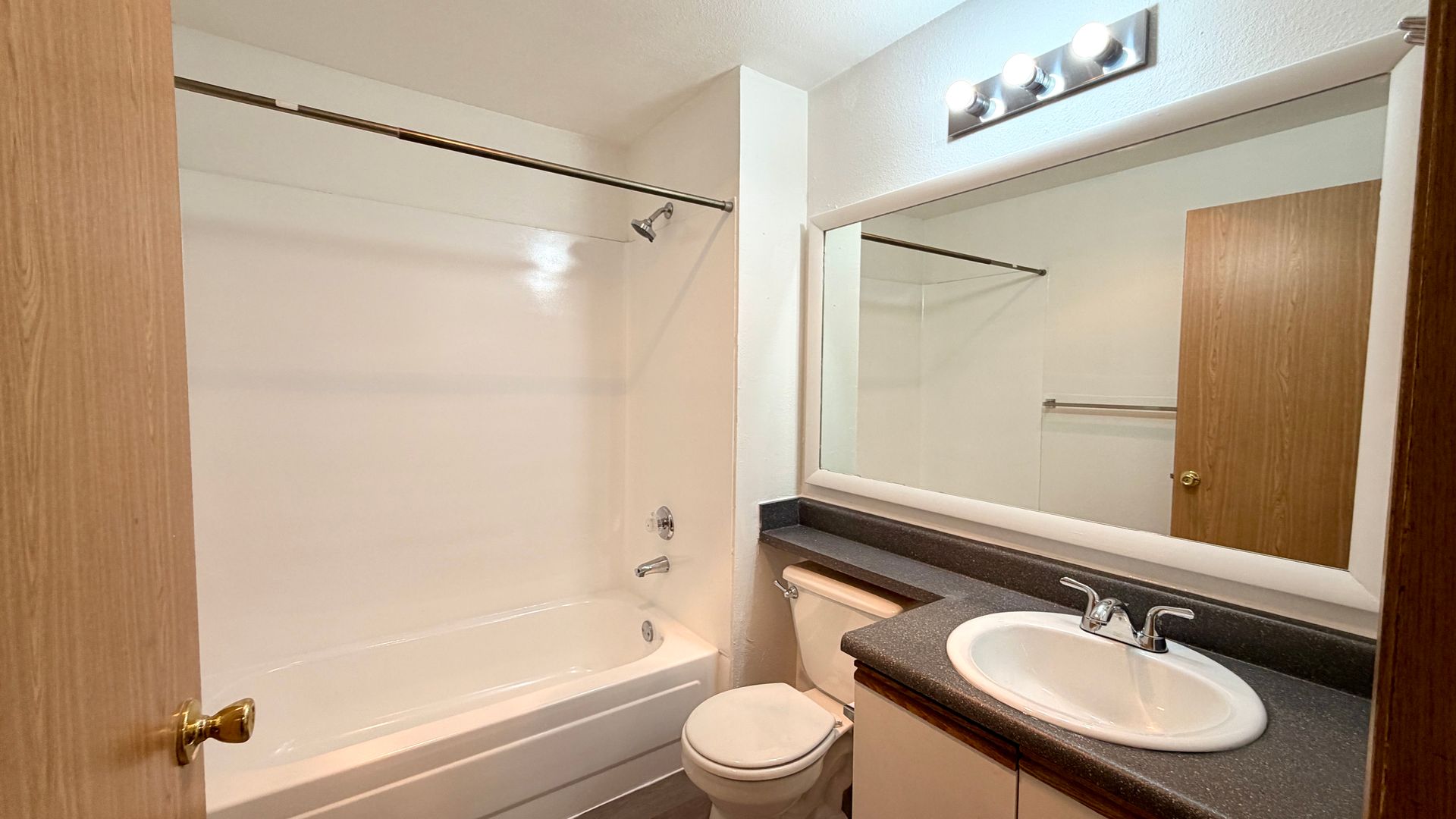 Auburn Apartment: 3702 Auburn Way S, Leasing Office