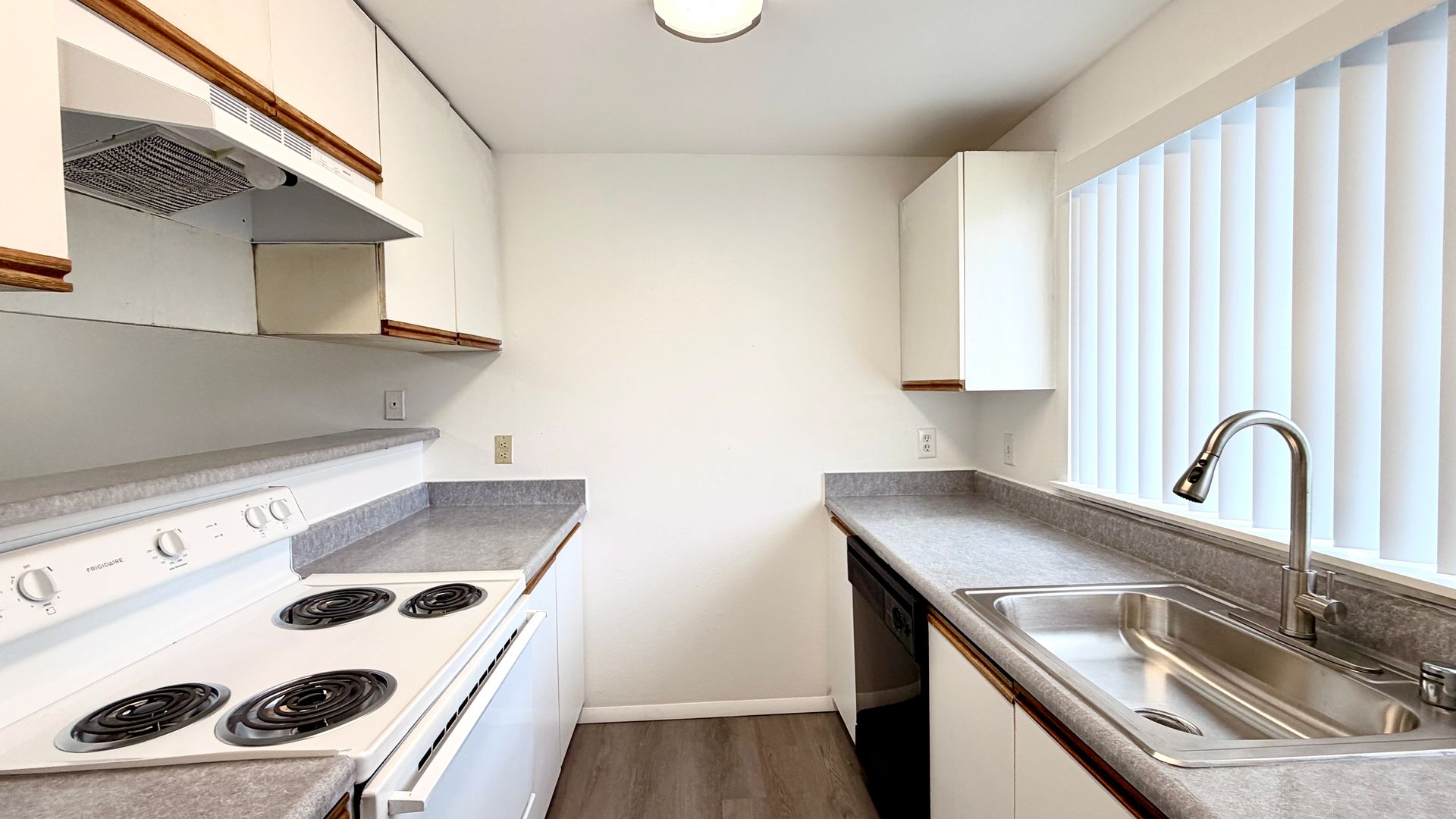 Auburn Apartment: 3702 Auburn Way S, Leasing Office