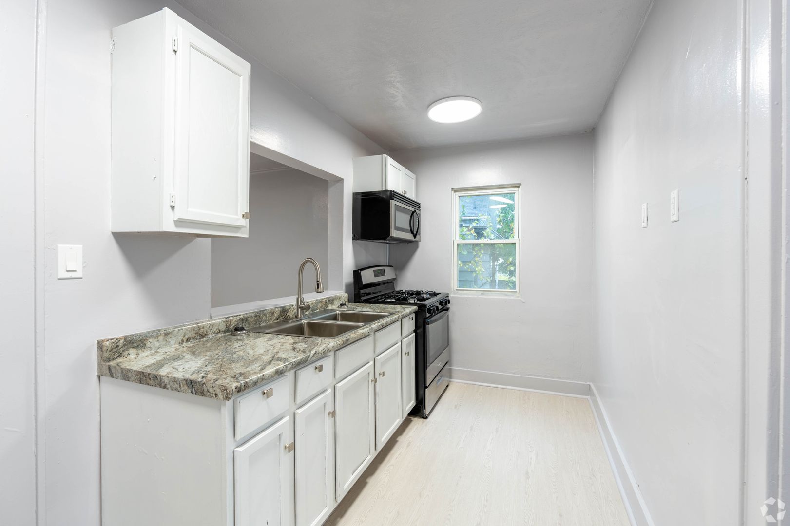 Akron Apartment: 833 Brown St