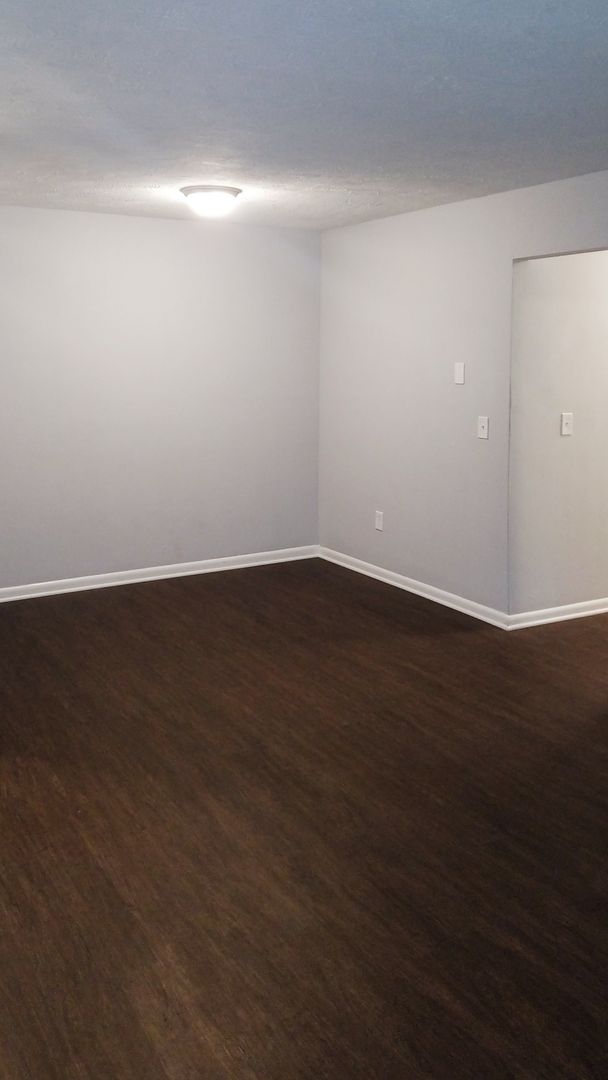 Sheffield Lake Apartment: 5220 E. Lake Road