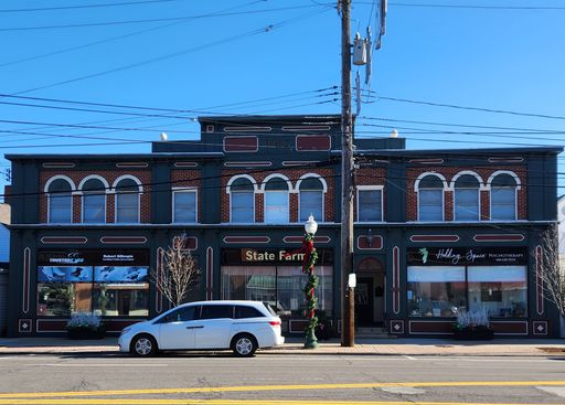 Live in the heart of Brecksville, OH's downtown historic district!