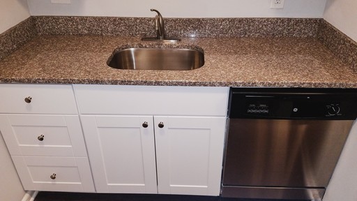 2 bedroom by the Lake! $950-$1050 Available MID August 2026