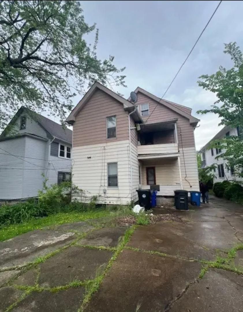 Cleveland Apartment: 3661 E 151st St