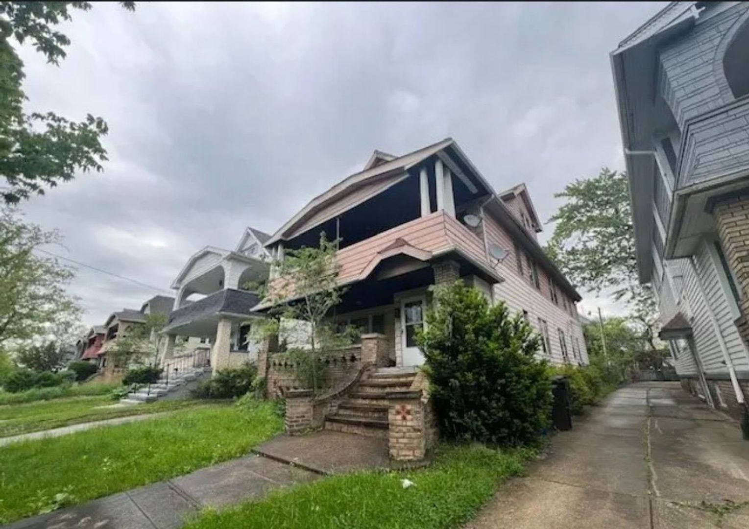 Cleveland Apartment: 3661 E 151st St