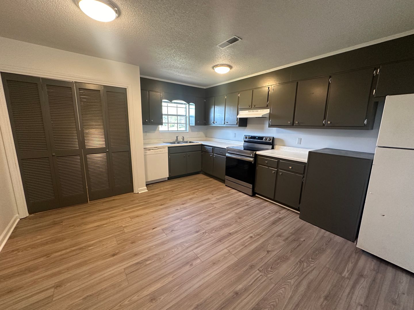 Cleveland Apartment: 3620 N Ocoee St