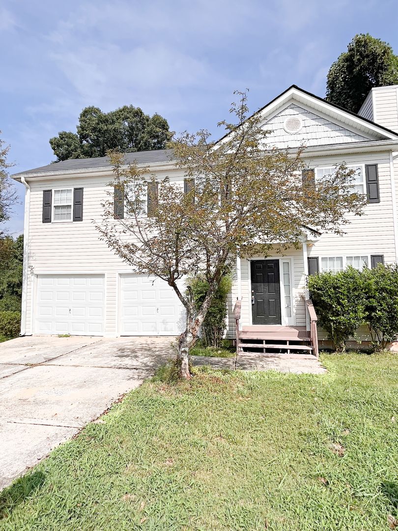 Douglasville House: 6461 Shadow Ct.
