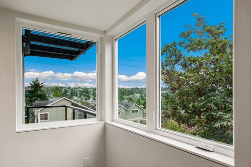 Spacious, Bright 1 Bed 1 Bath with City Views - Fremont View - Modern Classic Collection - 401 – photo 1
