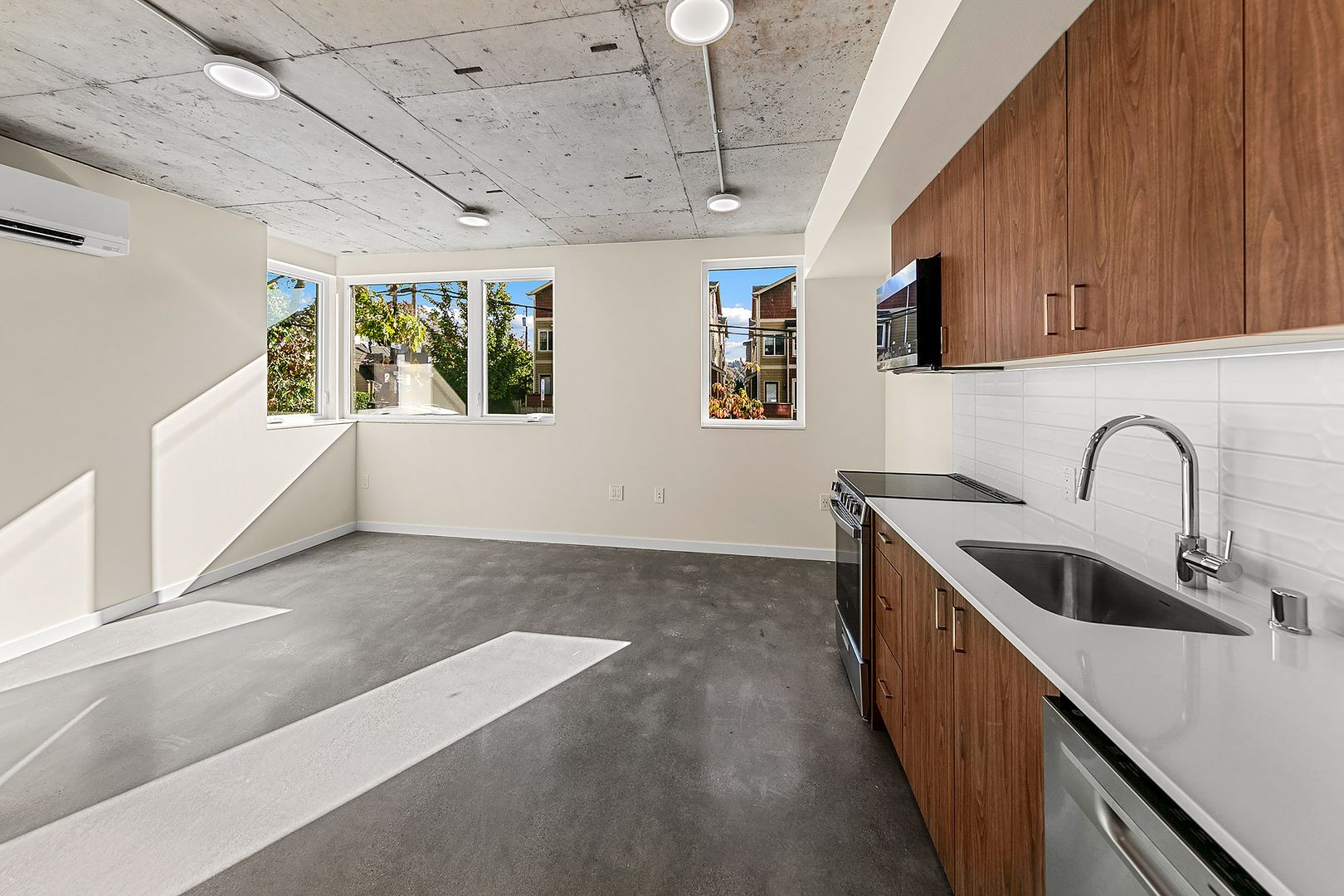 Seattle Apartment: 520 N 39th St