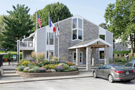 FREE 2nd Month's Rent When You Apply Within 24 Hours of Your Tour at Weston Park Apartments! – photo 1