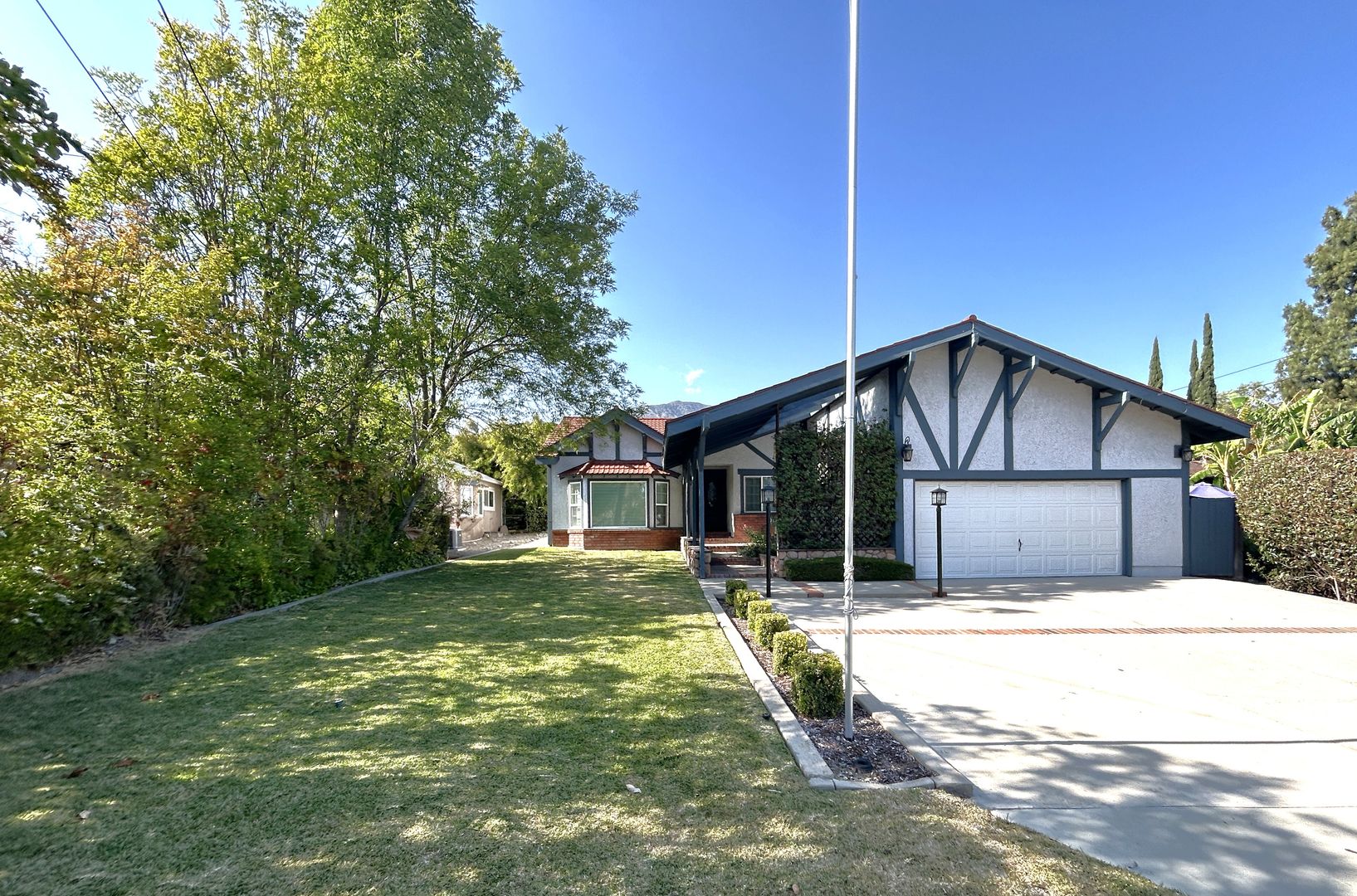 Upland House: 941 W 23rd St