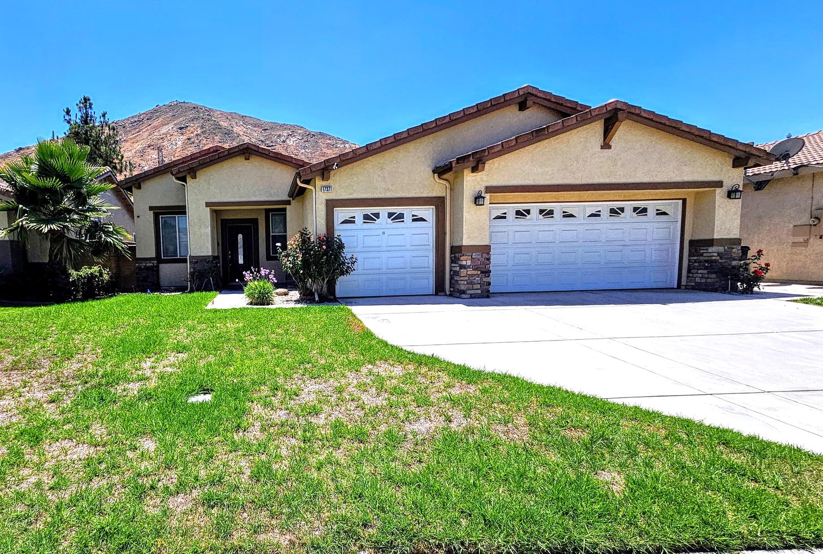 Fontana House: 17371 Redmaple St
