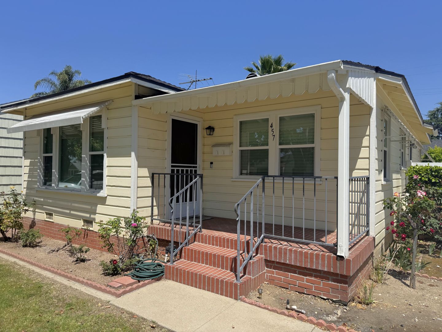 Covina House: 457 E Italia St