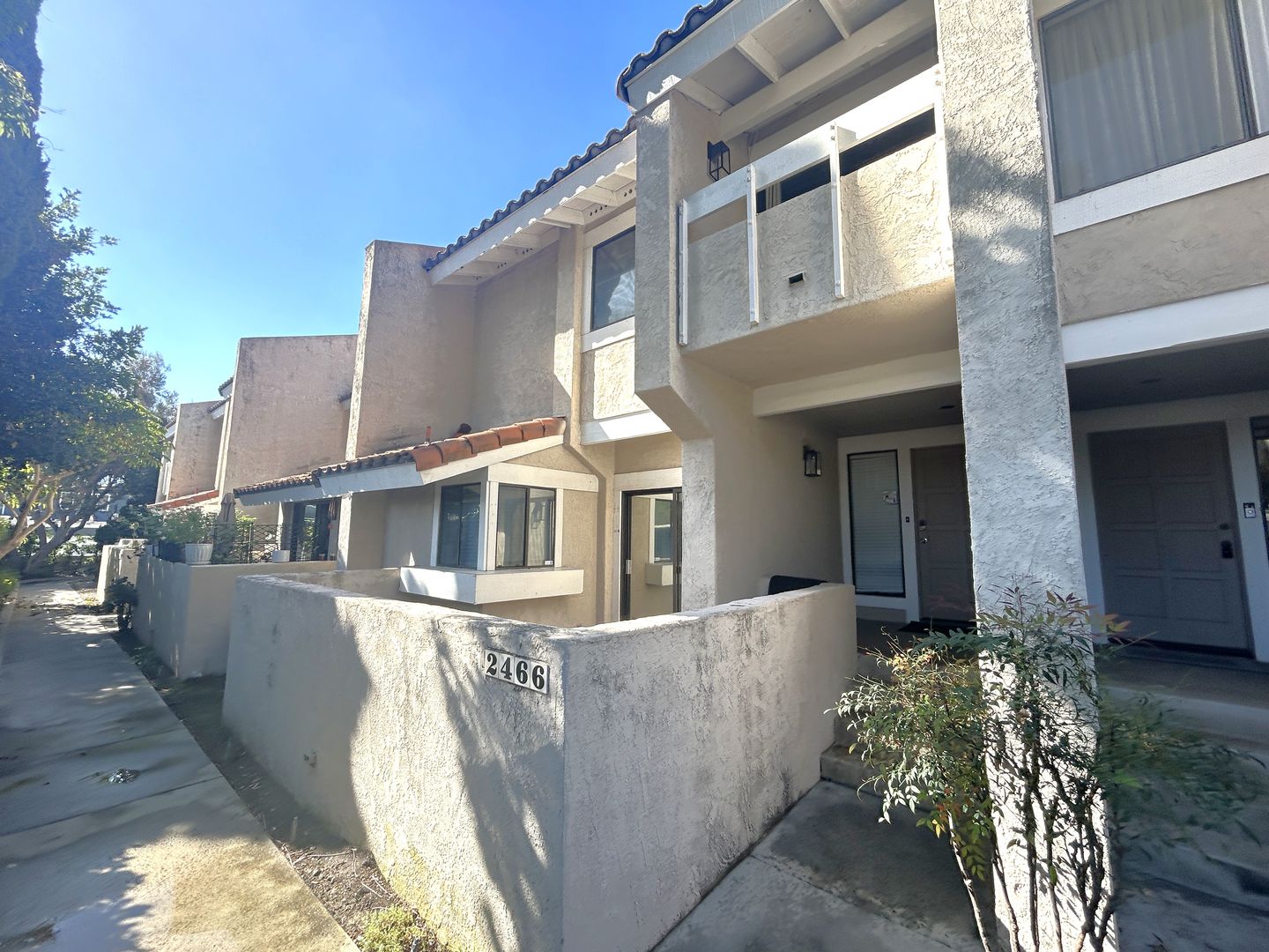 Costa Mesa House: 2466 Fairbrook Way