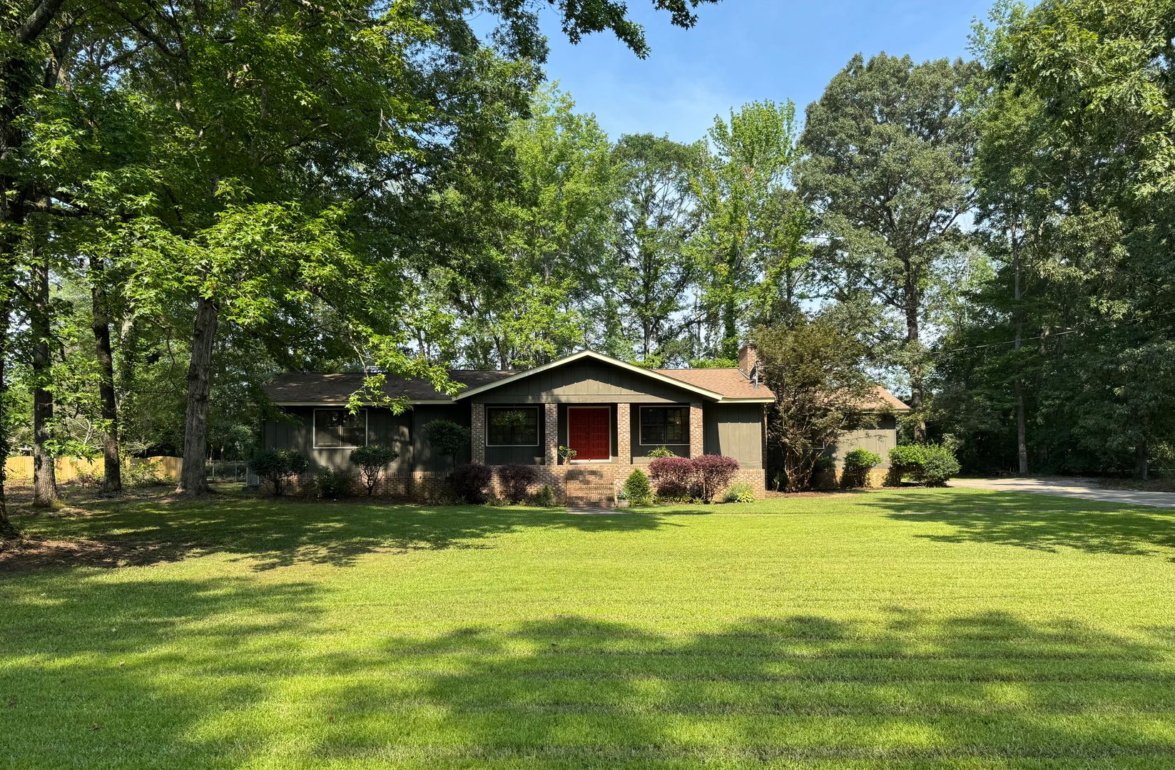 Gadsden House: 117 Canterberry Lane
