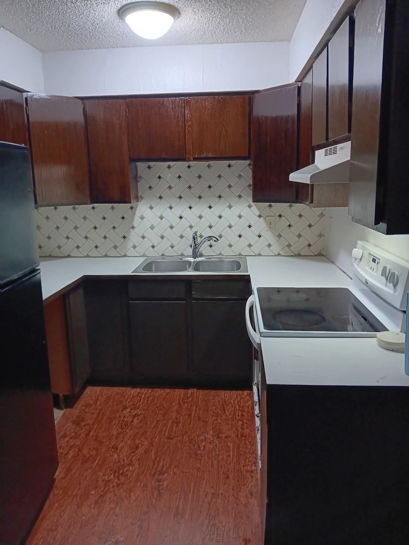 Bismarck Apartment: 1811 Allison Drive