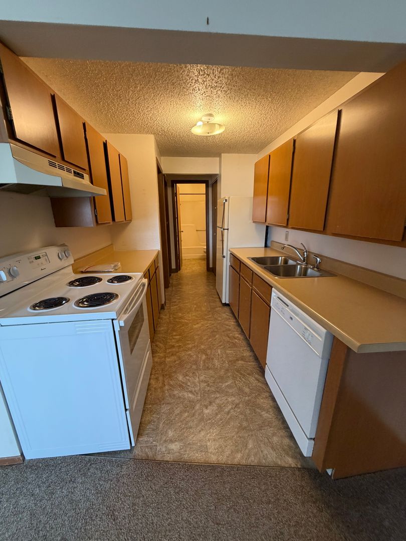 Bismarck Apartment: 1910 N. 11th Street