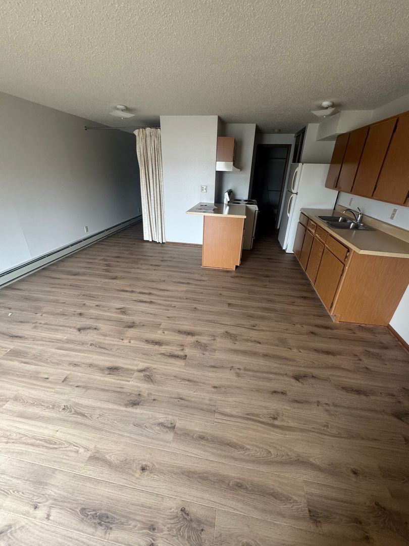 Bismarck Apartment: 1910 N. 11th Street