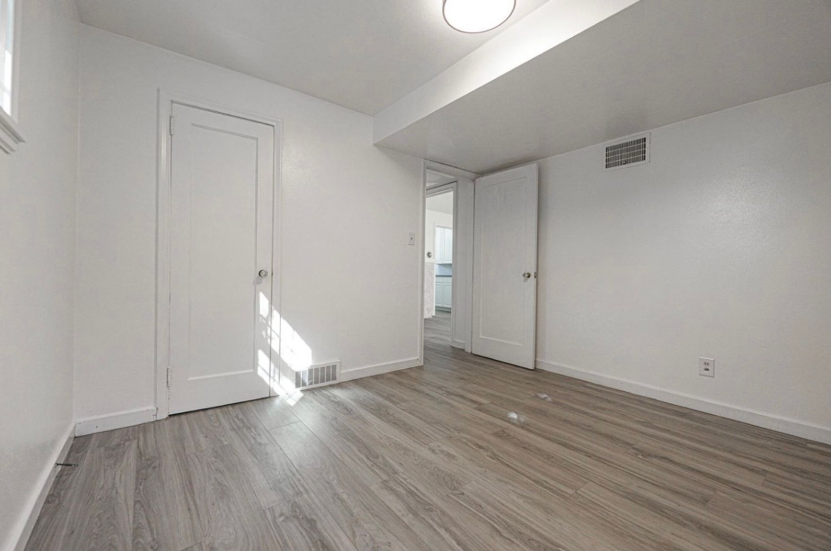 Bismarck Apartment: 915 E Ave E