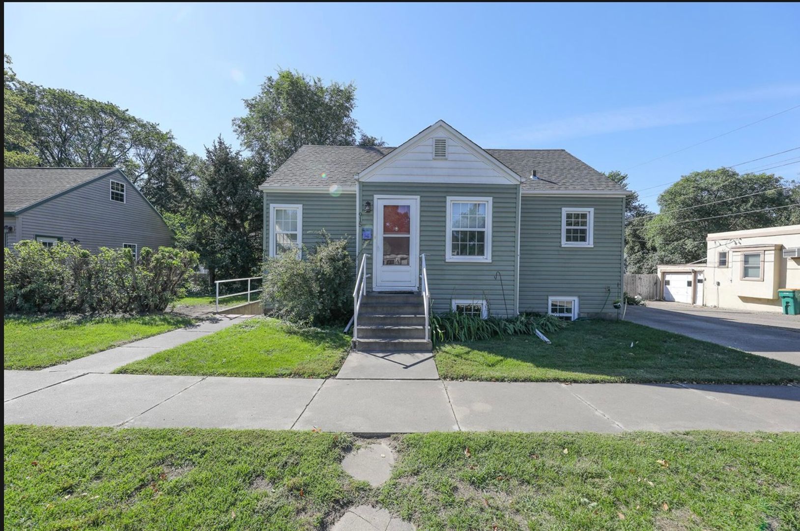 Bismarck Apartment: 915 E Ave E