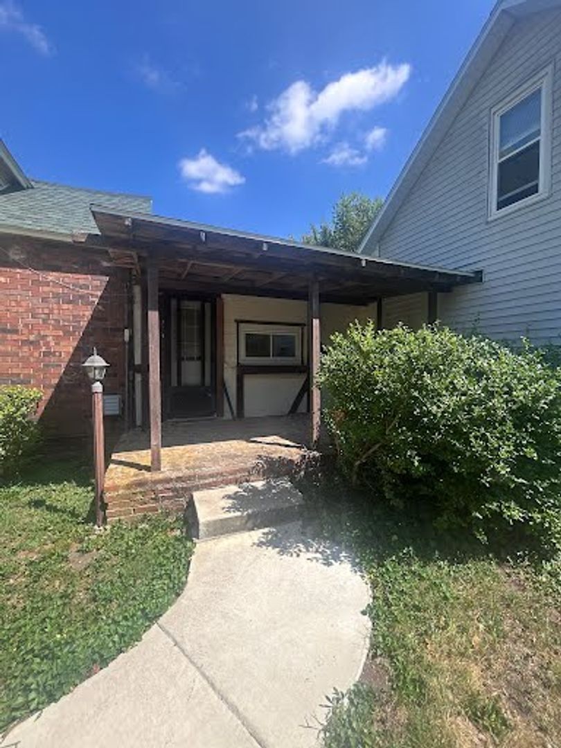 Marshfield Apartment: Mill Street