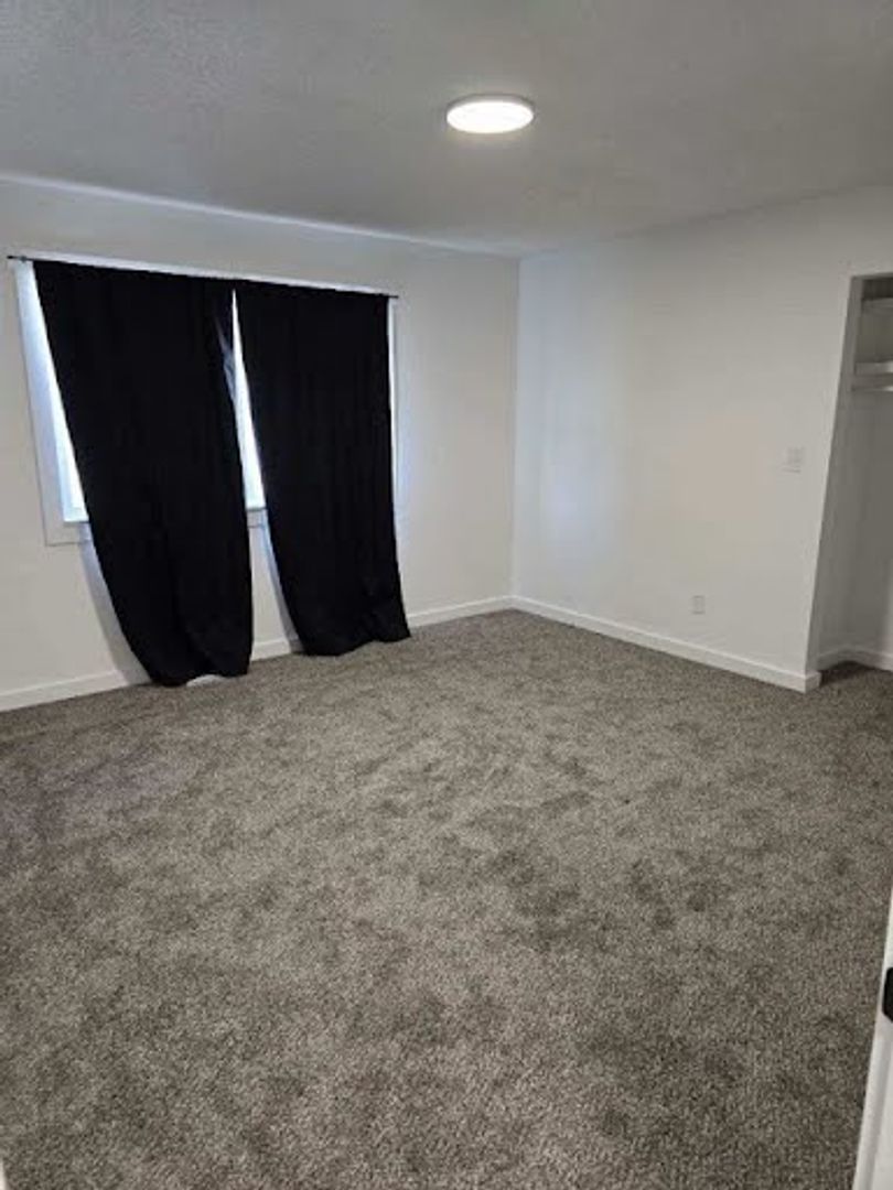 Springfield Apartment: 4111 W Burbank St,