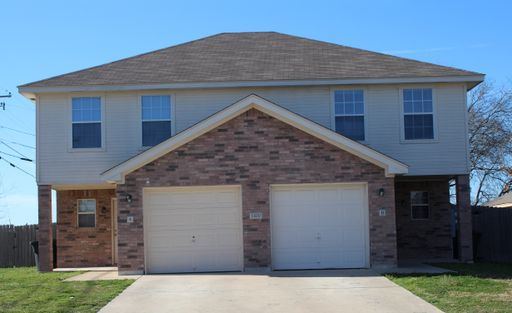 3 story 2.5 bath Two Story Duplex with Garage and Fenced yard!!! – photo 1