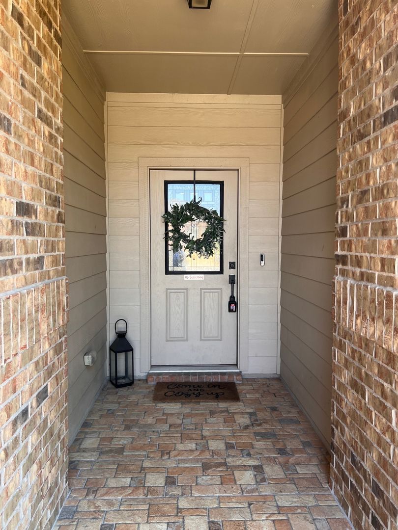 Killeen House: 6600 Katy Creek Lane