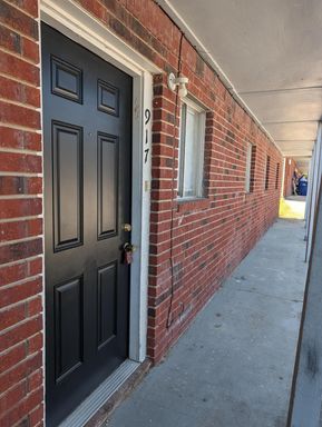 ***1/2 off first month lease*** 3 bedroom 2 bath and Just Remodeled! $850 – photo 1