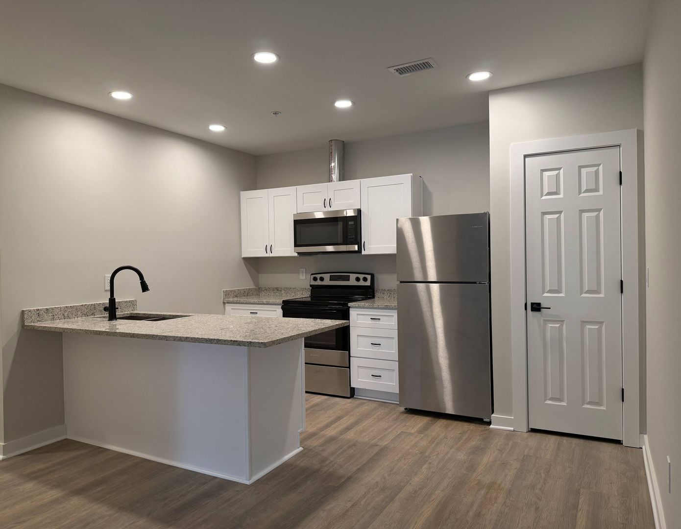 Columbia Apartment: 1300 Johnson Ave