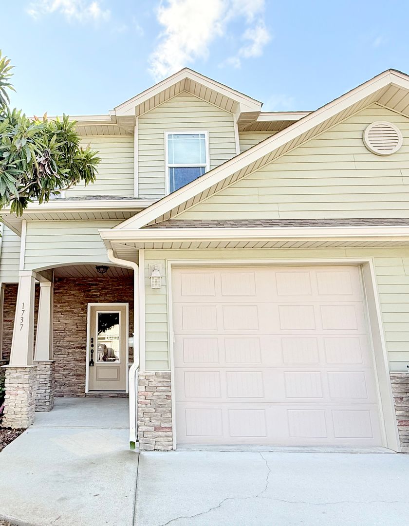 Navarre House: 1737 Sound Haven Ct.