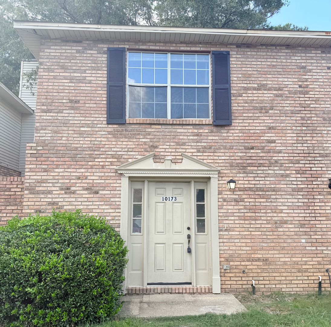 2 Bedroom Townhome Near Scenic Hills