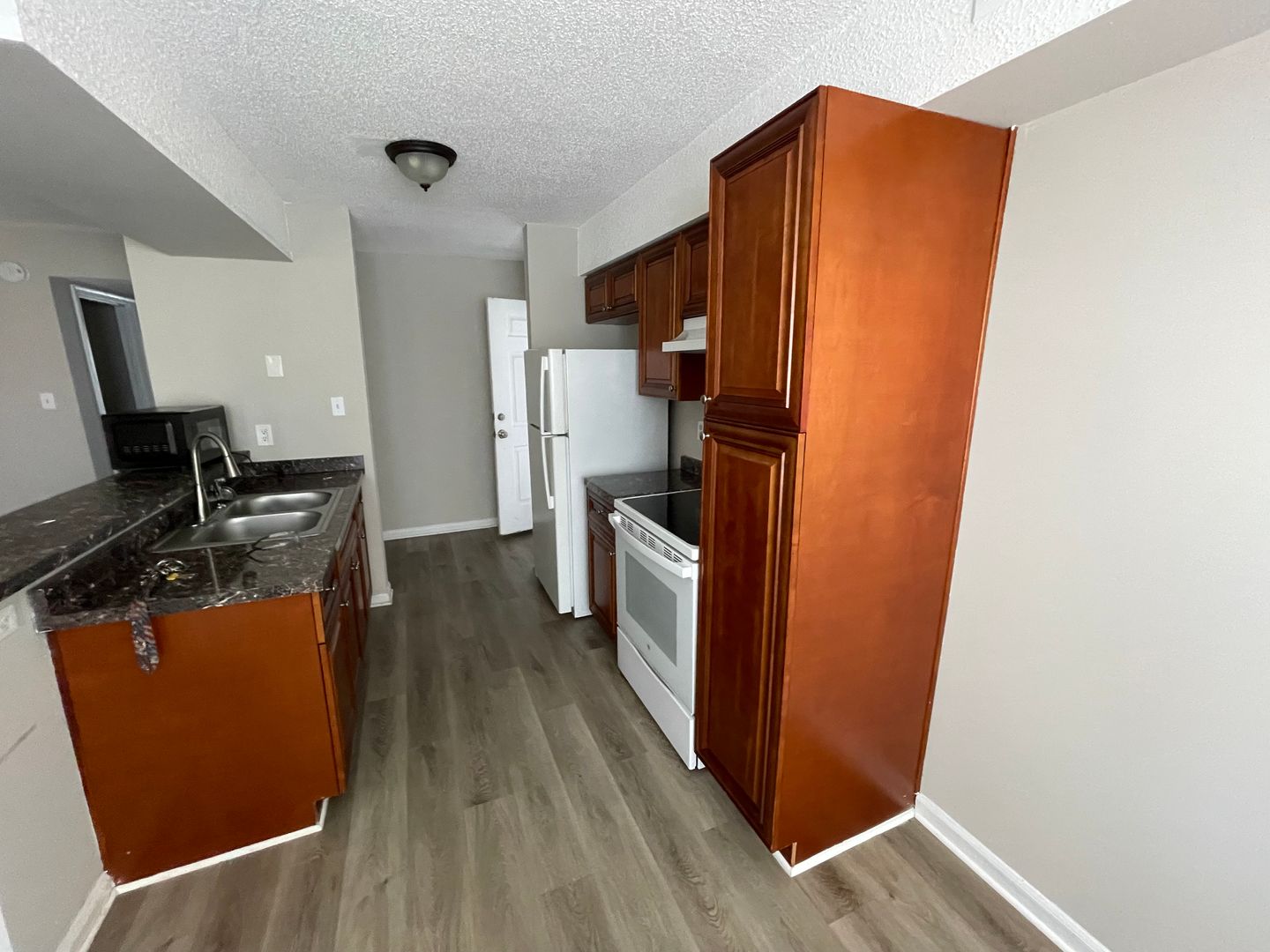 Norfolk Apartment: 712 Grayson St & 711 Rockingham St