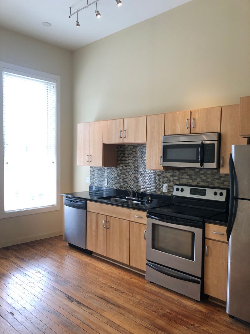 Suffolk Apartment: 126, 128, 130 W Washington St