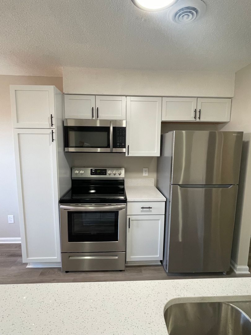 Norfolk Apartment: 712 Grayson St & 711 Rockingham St