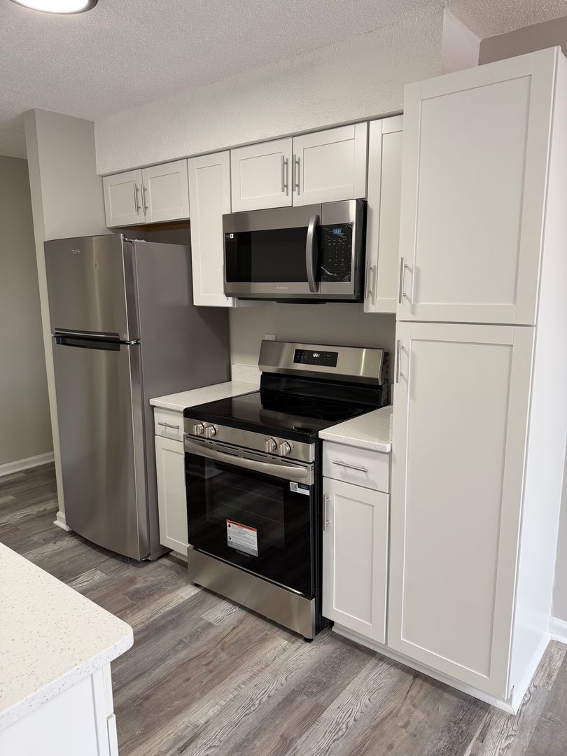 Norfolk Apartment: 712 Grayson St & 711 Rockingham St