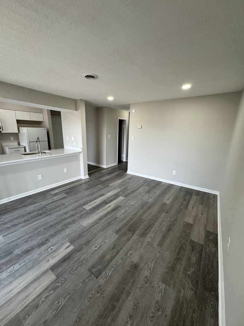 Norfolk Apartment: 712 Grayson St & 711 Rockingham St