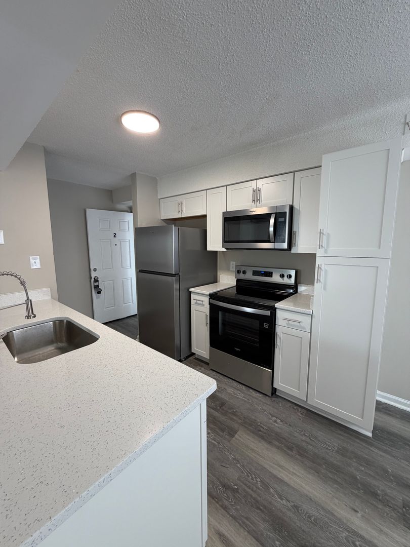 Norfolk Apartment: 712 Grayson St & 711 Rockingham St