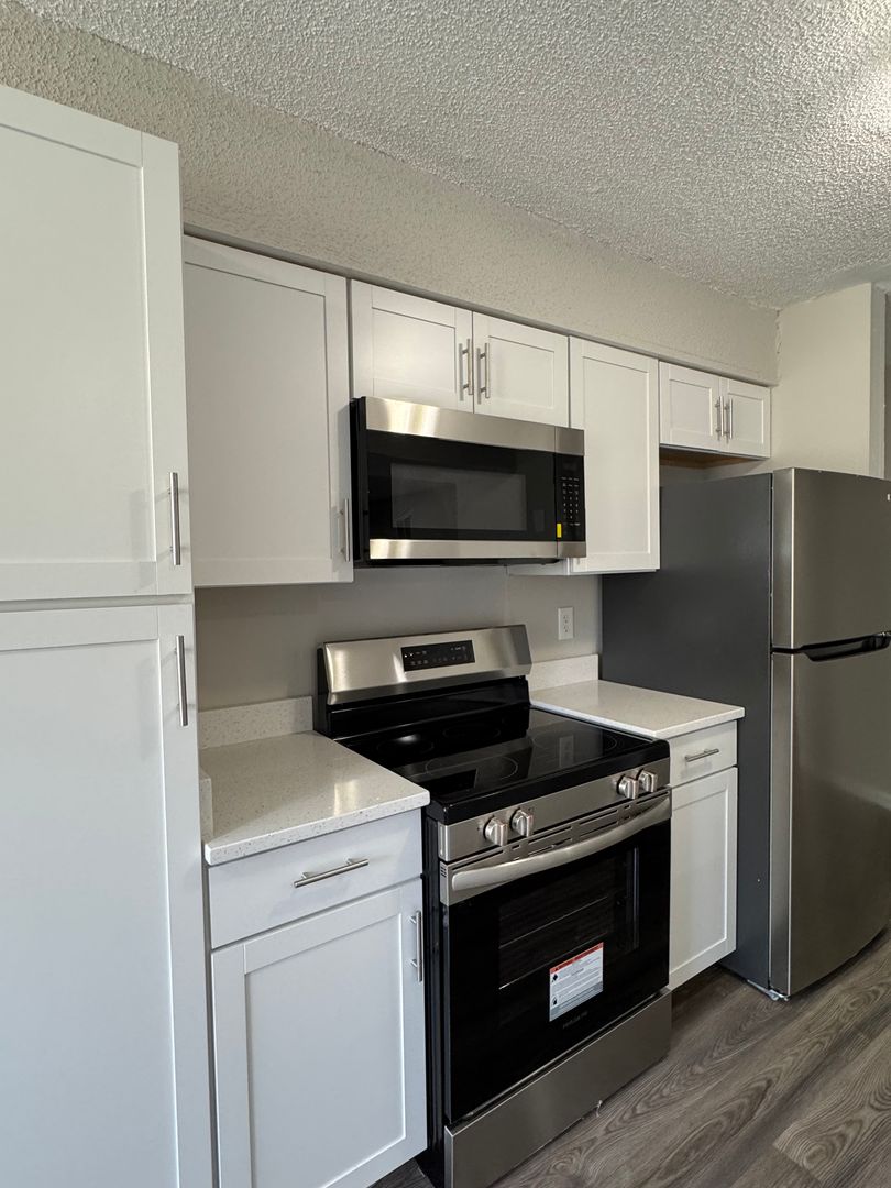 Norfolk Apartment: 712 Grayson St & 711 Rockingham St