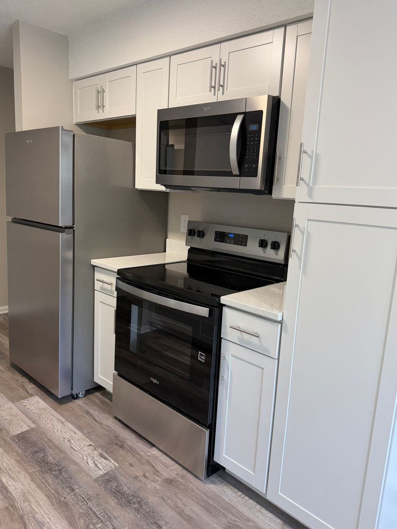 Norfolk Apartment: 712 Grayson St & 711 Rockingham St