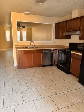 Apple Valley Townhomes 2 bed, 2 & 1/2 bath, 2 story – photo 1