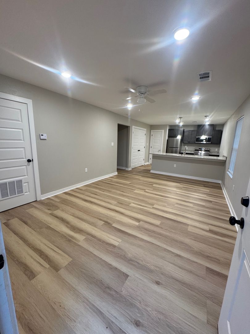 Van Buren Apartment: 3802 Hollis Drive