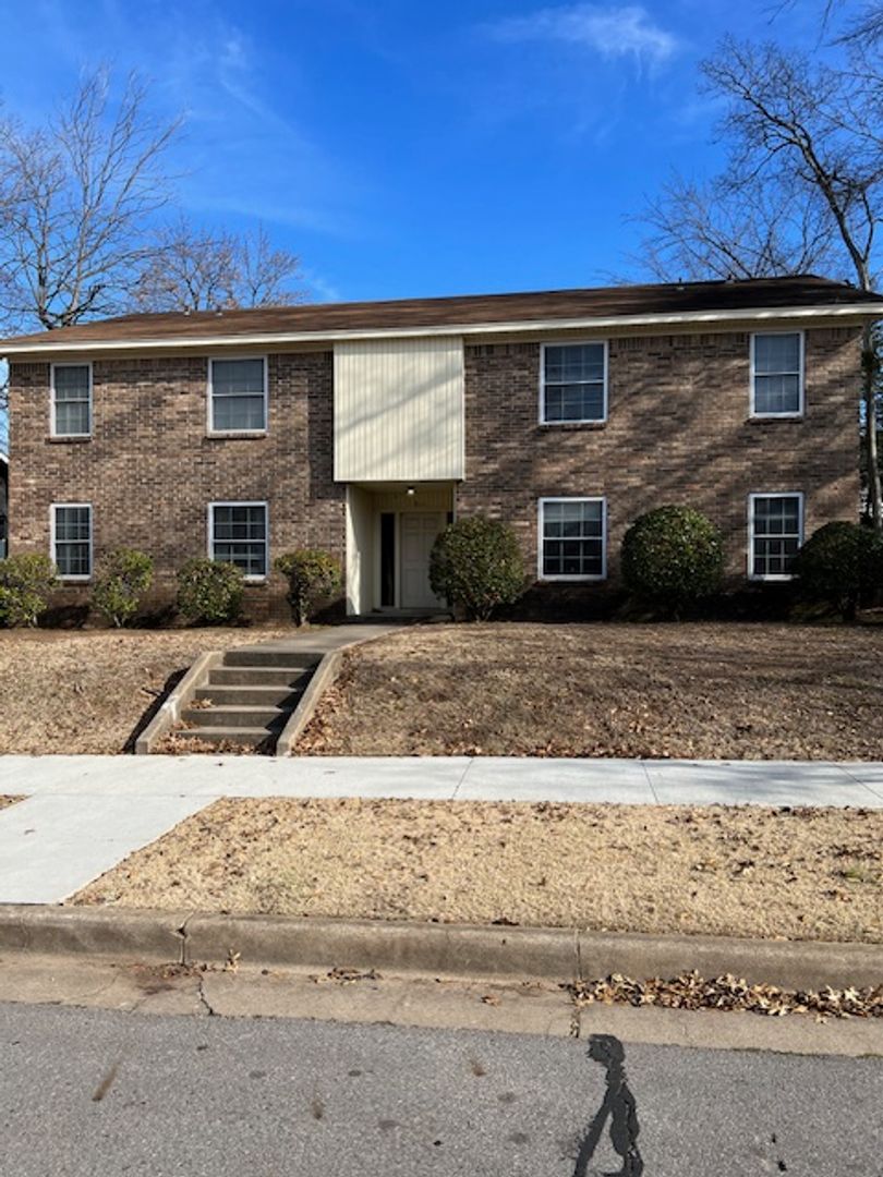 Fort Smith Apartment: 911 S 26th Street #1