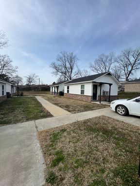 2 bed, 1 bath Cottage Duplex Van Buren