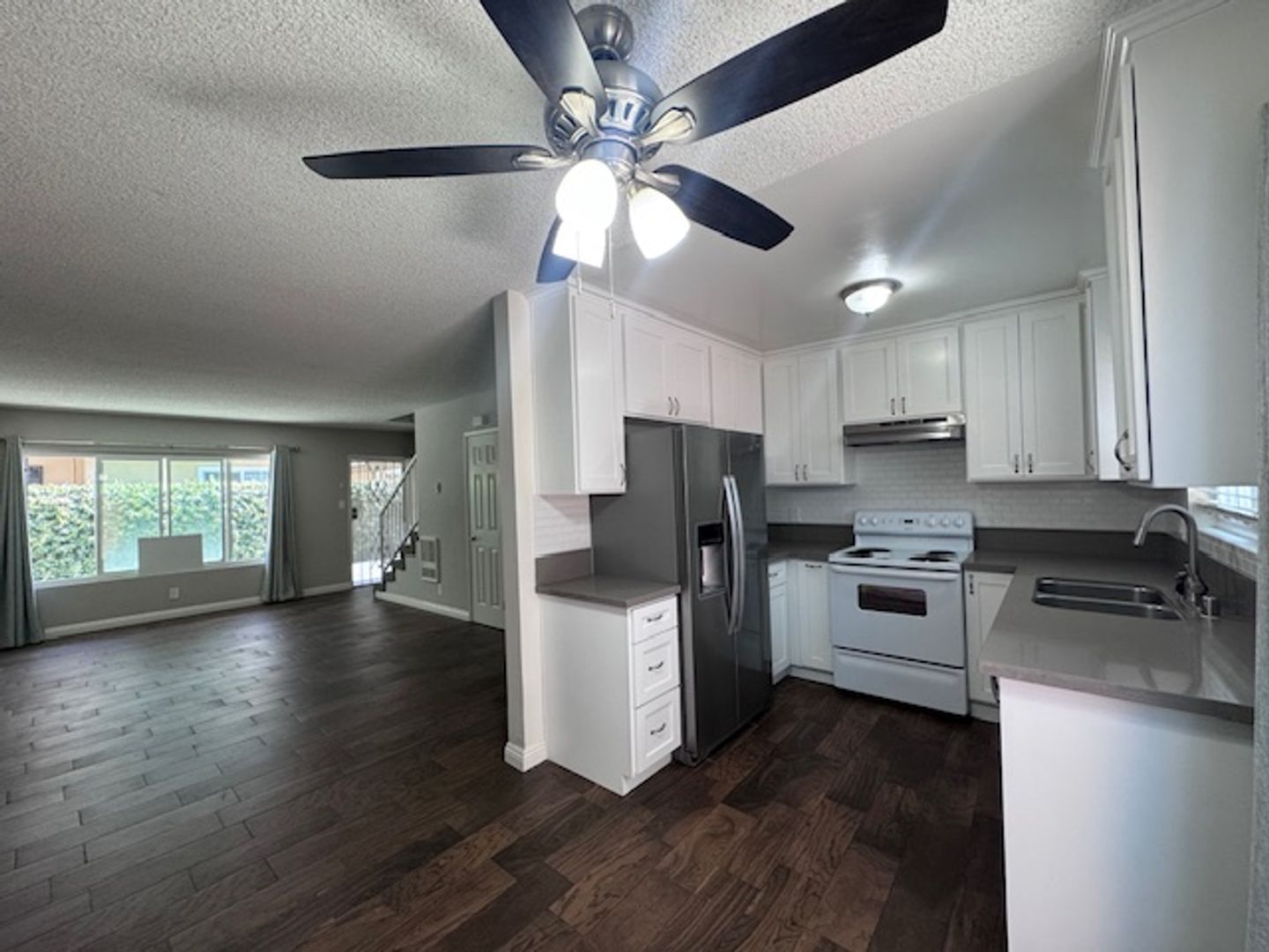 Long Beach Apartment: 547 Cherry Ave