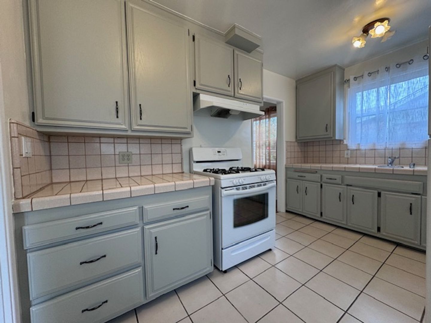 Long Beach House: 2625 Monogram Ave