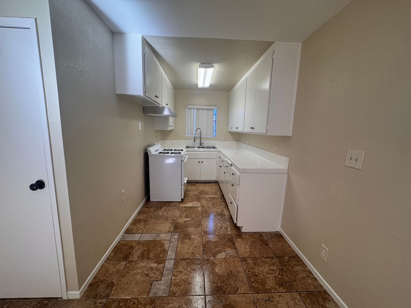 Long Beach Apartment: 1511 Freeman Ave