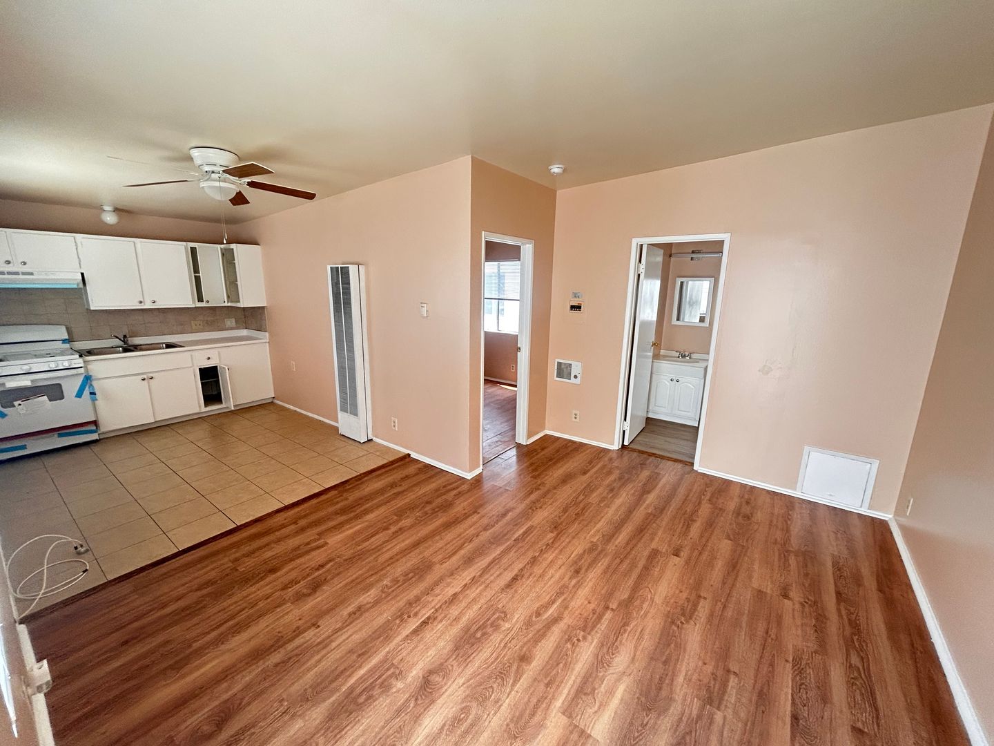 Signal Hill Apartment: 1700 Hill St