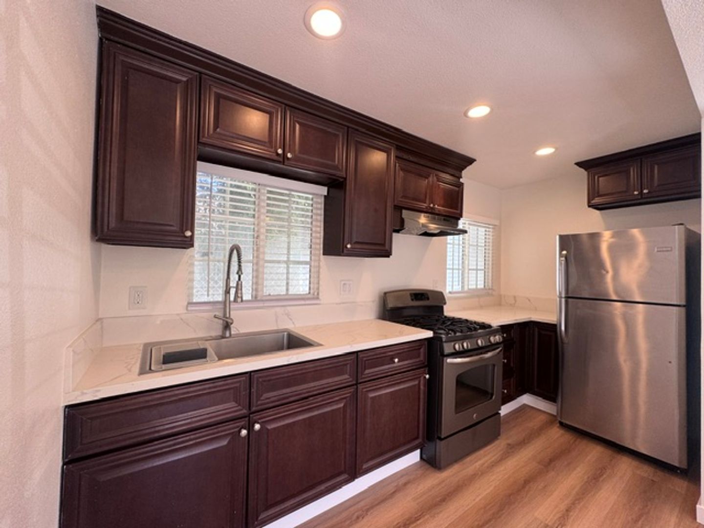 Long Beach Apartment: 1600 Sherman Pl