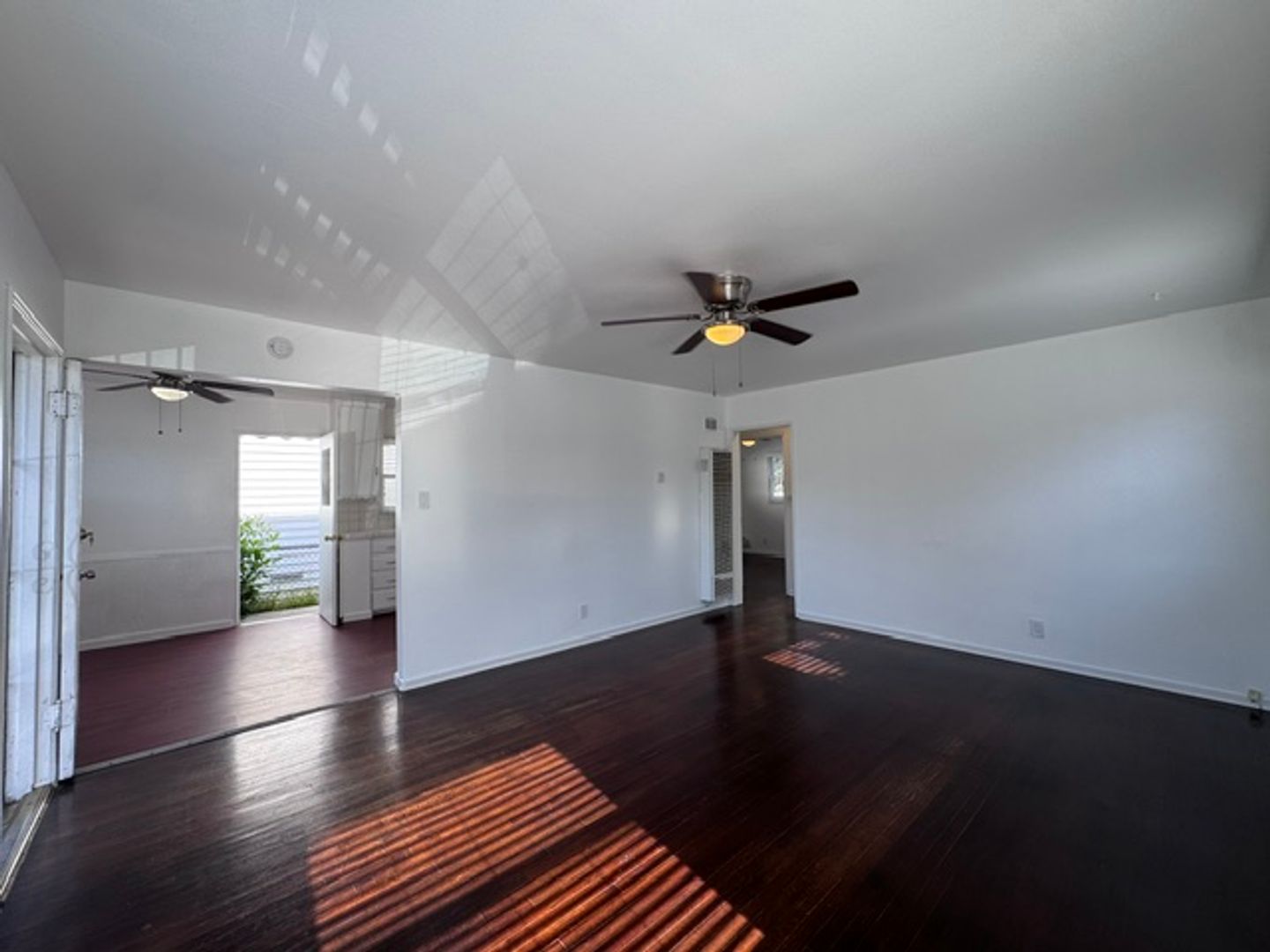 Long Beach House: 48 W Arbor St
